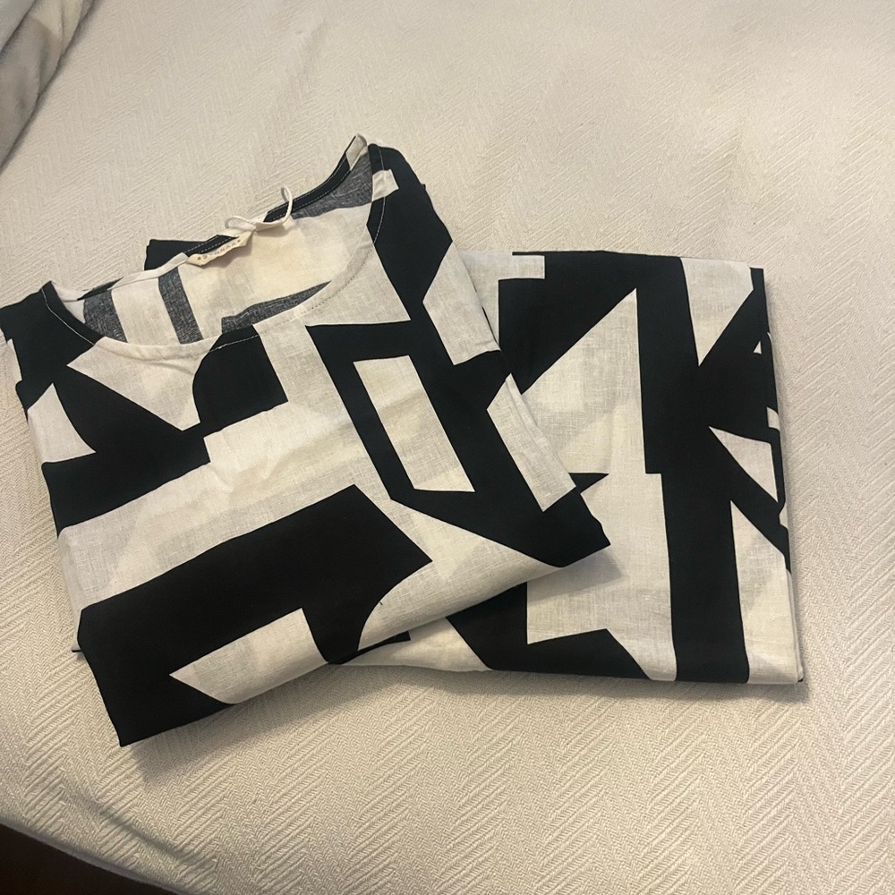 Stylish Black and White Geometric pant suit